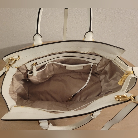 Michael Kors Selma Bag - Picture 9 of 16